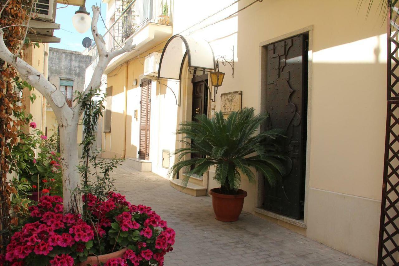 Neathon Rooms Noto Exterior photo